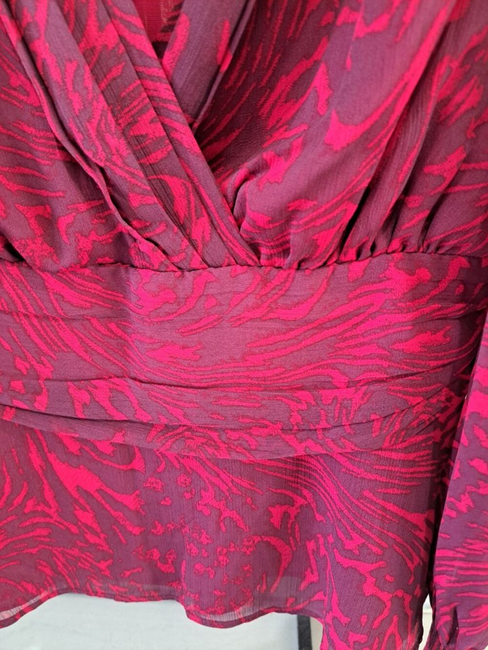 New Sofia Vergara Womens Red V-Neck Wrap Blouse Baloon Long Sheer Sleeves Large - Picture 3 of 11